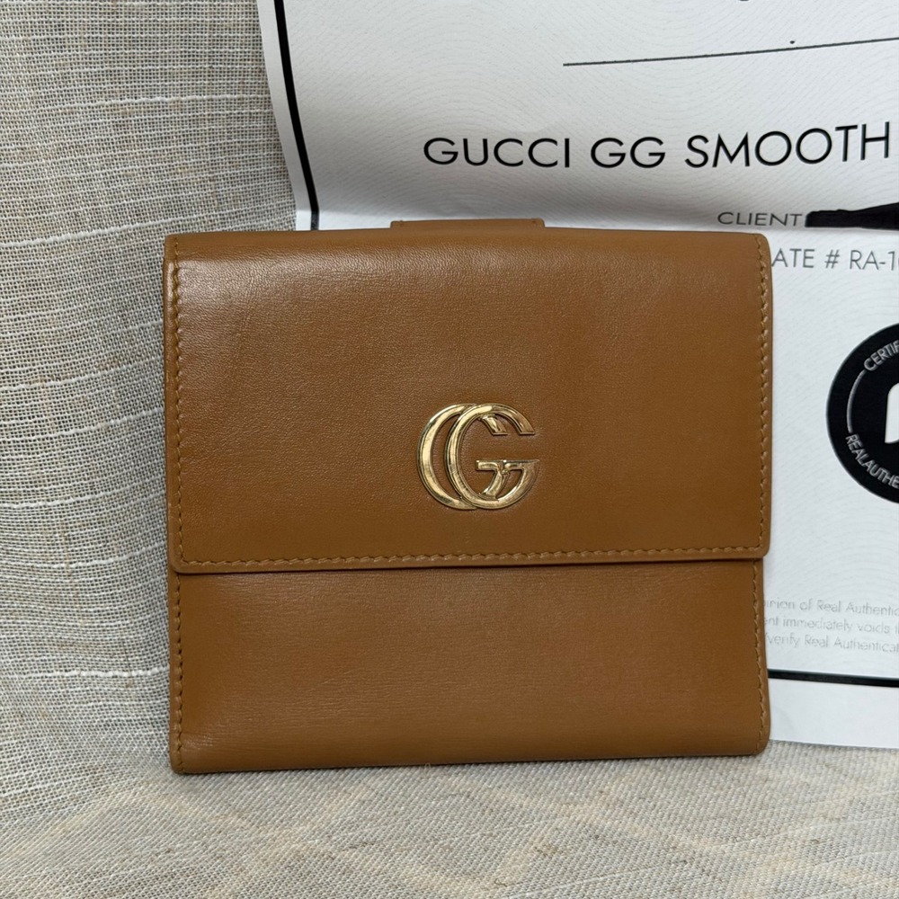 Gucci GG Smooth Leather Bifold Wallet Gold Logo Brown Italy Compact Small COA